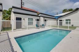 Beachside Luxe Studio #1 - Image 2