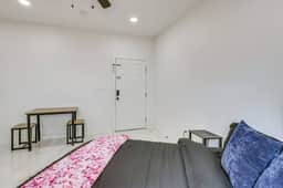 (Studio#10) - Modern Studio Pool/2 Blocks 2 Beach!