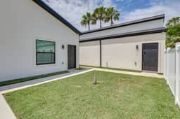(Studio#10) - Modern Studio Pool/2 Blocks 2 Beach!