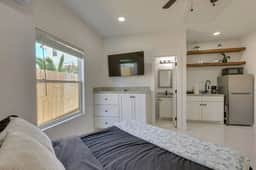 Studio #7 Modern SPI Beach Studio w/Pool