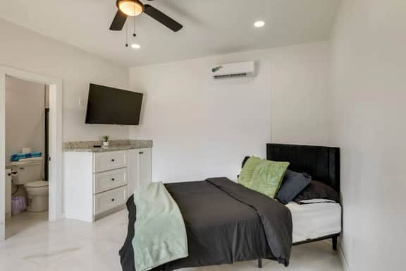 Modern South Padre Studio #4 - Blocks to Gulf/Pool - Apartment