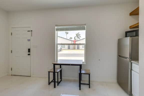 Studio 15 | Minutes to Beach, Miles from Stress