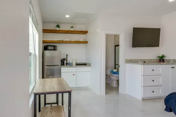 Studio 15 | Minutes to Beach, Miles from Stress