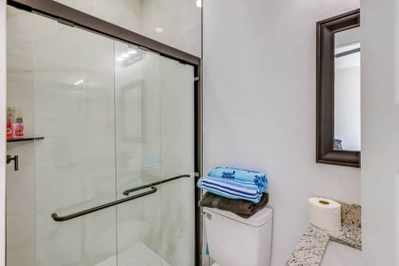 (Studio#10) - Modern Studio Pool/2 Blocks 2 Beach!