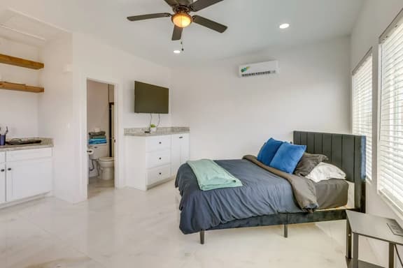 Beachside Luxe Studio #1 - Image 1