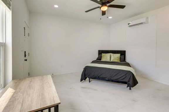 Studio #5 | Boutique Coastal Studio w/ Pool - Image 1