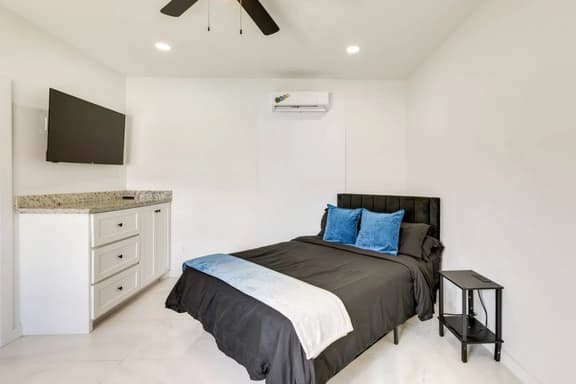 Studio #6 | Beachbound Luxury Studio w/Pool - Image 1
