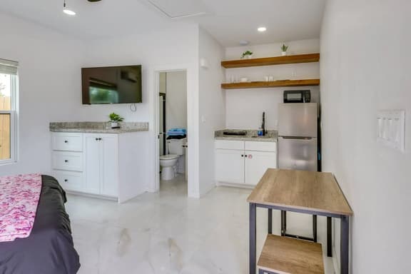 (Studio#10) - Modern Studio Pool/2 Blocks 2 Beach!