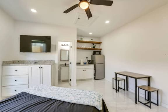 Studio #7 Modern SPI Beach Studio w/Pool